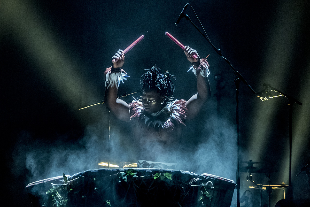 drummer in Cirque Kalabanté